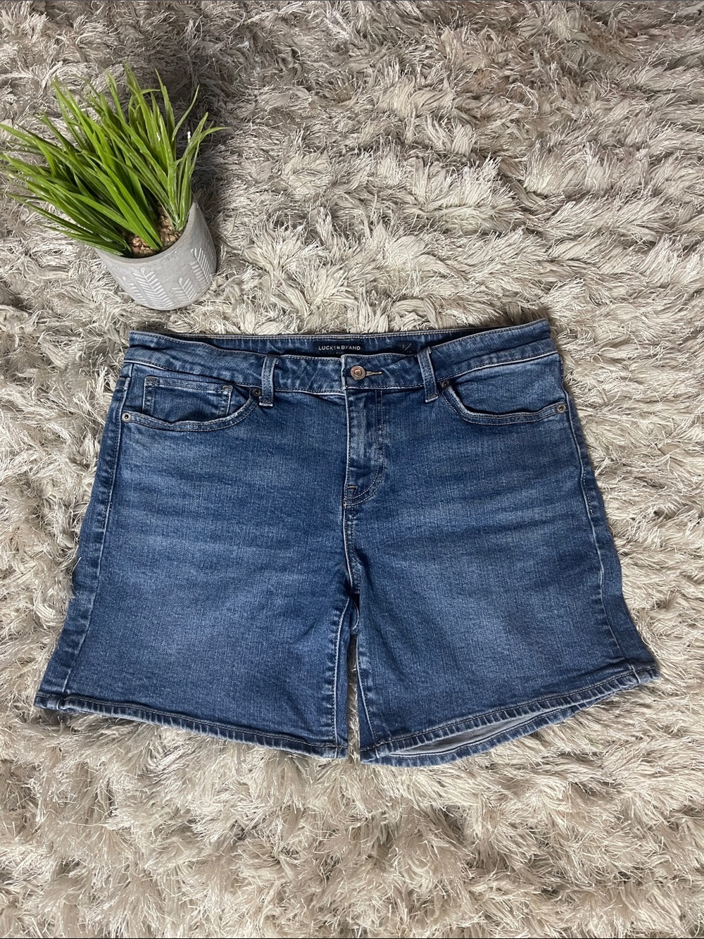 Lucky Brand The Roll Up Indigo Wash Denim Five Pocket Shorts Women’s Size 10/30